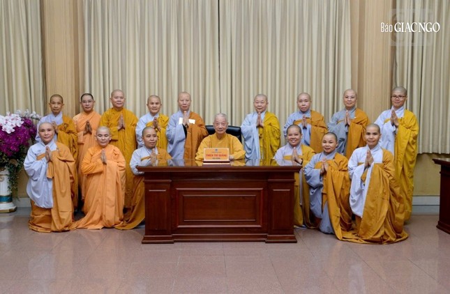 Phân ban Ni giới T.Ư và TP.Hà Nội đảnh lễ Đức Pháp chủ và thỉnh thị ngài chỉ dạy Phật sự sắp tới Phân ban Ni giới T.Ư và TP.Hà Nội đảnh lễ Đức Pháp chủ và thỉnh thị ngài chỉ dạy Phật sự sắp tới