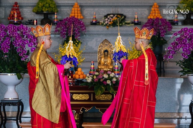 Lục cúng là một phần trong nghi lễ cầu nguyện của Phật giáo miền Bắc thực hiện tại trai đàn