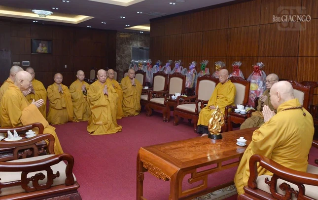 Ban Trị sự Phật giáo TP.HCM đảnh lễ khánh tuế Trưởng lão Hòa thượng Phó Pháp chủ, Chủ tịch Hội đồng Trị sự GHPGVN và chư tôn Trưởng lão Hòa thượng Thành viên Hội đồng Chứng minh có trú xứ tại Thành phố