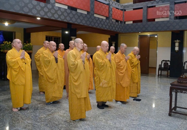 Chư tôn đức Ban Cố vấn, Ban Trị sự Ban GHPGVN TP.HCM khánh tuế Đức Pháp chủ