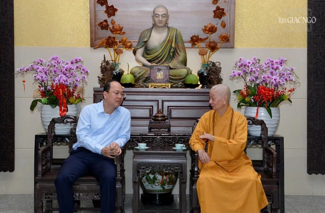 Đức Pháp chủ chia sẻ Phật giáo Cà Mau ổn định và phát triển có đóng góp cho xã hội là nhờ sự đoàn kết, chung tay làm Phật sự của Tăng Ni, Phật tử thuộc nhiều truyền thống và hệ phái khác nhau