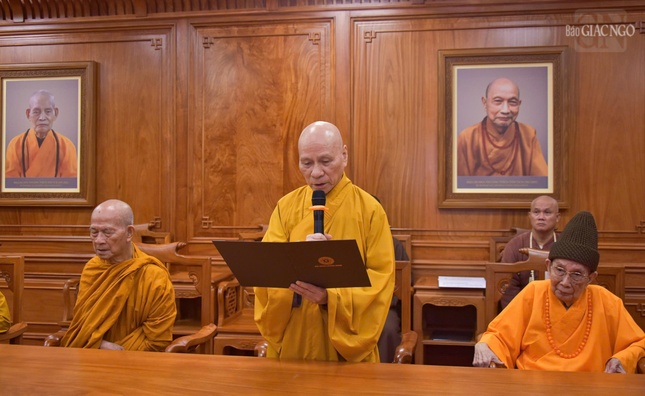 Trưởng lão Hòa thượng Thích Giác Quang, Phó Pháp chủ GHPGVN công bố Nghị quyết phiên họp Ban Thường trực Hội đồng Chứng minh lần thứ V