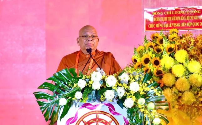 Hòa thượng Tampalawela Dhammaratana, Phó Chủ tịch ICDV điều hành phiên thảo luận toàn thể về chủ đề chính của Đại lễ Vesak Liên Hiệp Quốc 2025