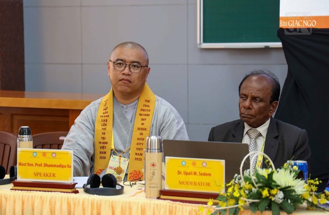 Hòa thượng Dhammadipa Ila, Chủ tịch Trung tâm Thiền Quốc tế, Hàn Quốc với tham luận “Thiền chánh niệm trong giáo dục”