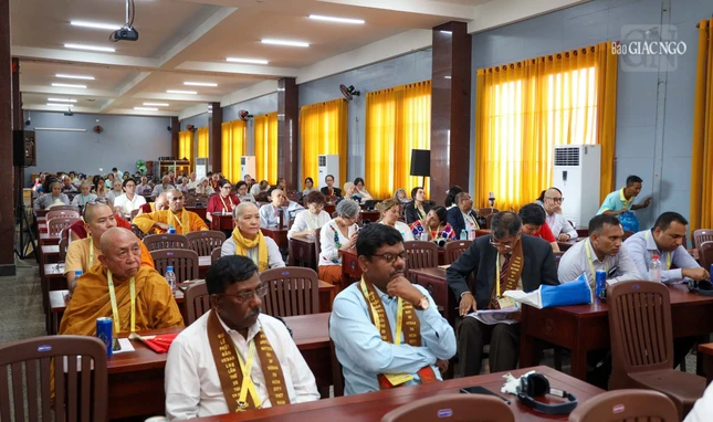 Không khí làm việc khoa học và khẩn trương của Hội thảo