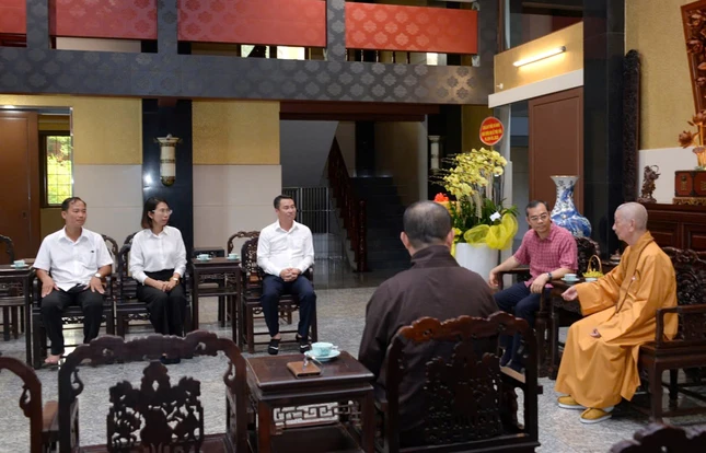 Tháp tùng còn có lãnh đạo, cán bộ Phòng An ninh nội địa Công an TP.HCM.