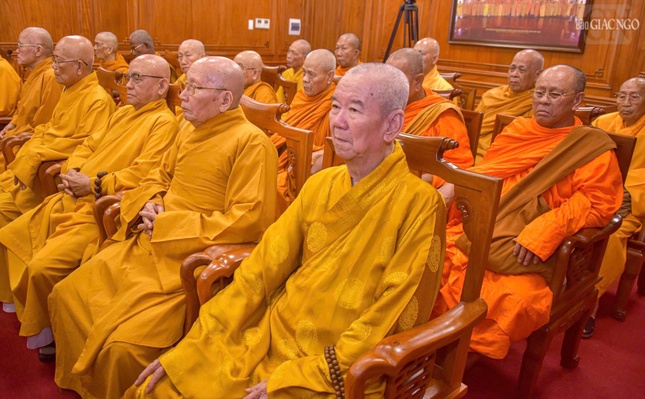 và quyết định các việc trọng đại về Đạo pháp và Giới luật