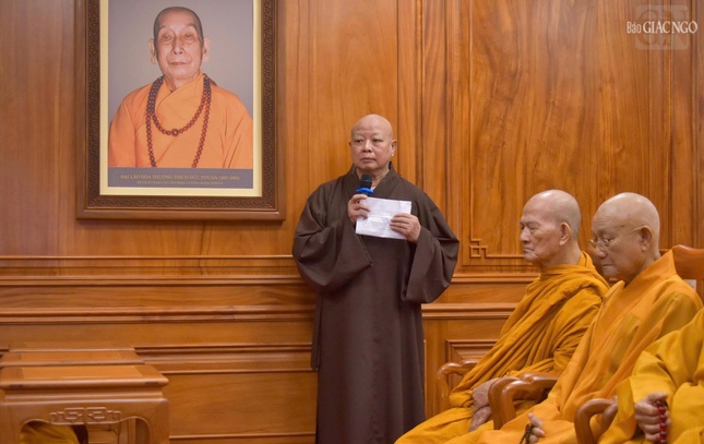 Hoà thượng Thích Lệ Trang thừa uỷ nhiệm Ban Thư ký Hội đồng Chứng minh, bạch trình về tiến trình cung thỉnh, tôn trí vĩnh viễn xá-lợi Trái tim Bồ-tát Thích Quảng Đức tại Việt Nam Quốc Tự