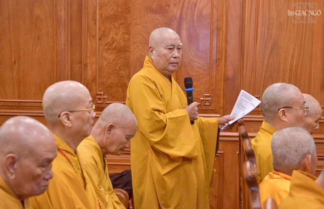 Trưởng lão Hoà thượng Thích Huệ Minh (Đồng Tháp) thảo luận tại Đại nghị