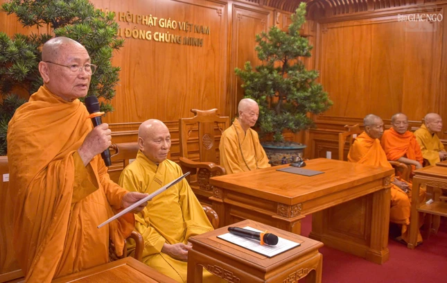 Trưởng lão Hòa thượng Viên Minh, Phó Pháp chủ Hội đồng Chứng minh đã tuyên đọc Nghị quyết Đại nghị lần III