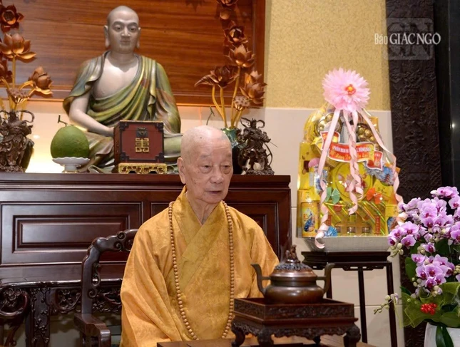 Đức Pháp chủ huấn thị Ban Trị sự Phật giáo Thành phố