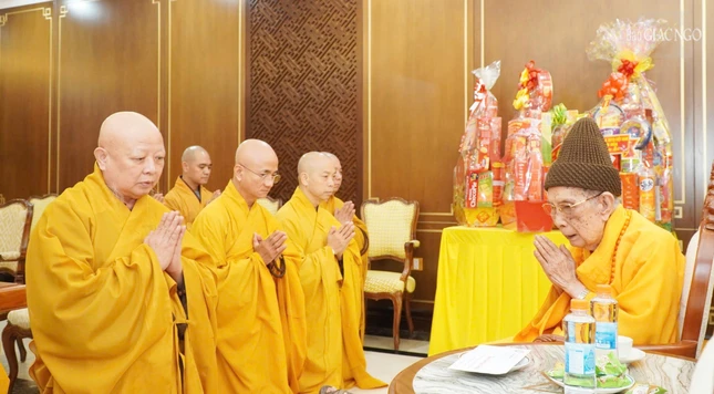 Ban Trị sự GHPGVN TP.HCM khánh tuế Trưởng lão Hòa thượng Thích Đức Nghiệp tại chùa Vĩnh Nghiêm