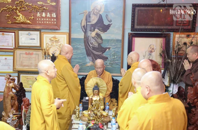 Phái đoàn khánh tuế Trưởng lão Hòa thượng Thích Như Niệm