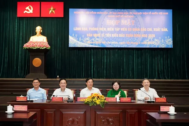 Lãnh đạo Thành phố chủ trì buổi họp mặt đầu xuân Bính Ngọ