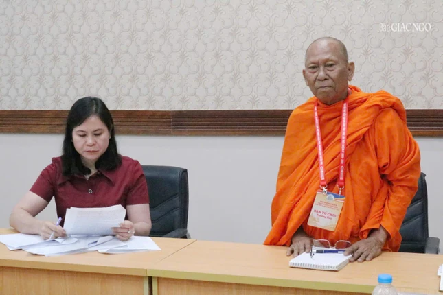 Hòa thượng Thạch Sok Xane, Phó Chủ tịch Hội đồng Trị sự, Trưởng ban Trị sự GHPGVN tỉnh Vĩnh Long, Trưởng ban Tổ chức Đại hội đại biểu Phật giáo tỉnh phát biểu chỉ đạo