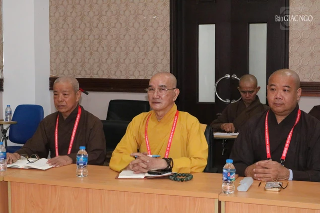 Chư vị Phó Trưởng ban Thường trực tham dự phiên họp