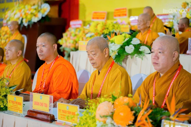 Chư tôn đức chủ tọa đoàn