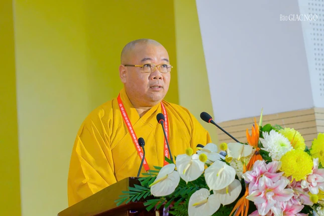 Thượng tọa Thích Trí Thọ, Phó Trưởng ban Thường trực Ban Trị sự GHPGVN tỉnh Vĩnh Long phát biểu cảm tạ