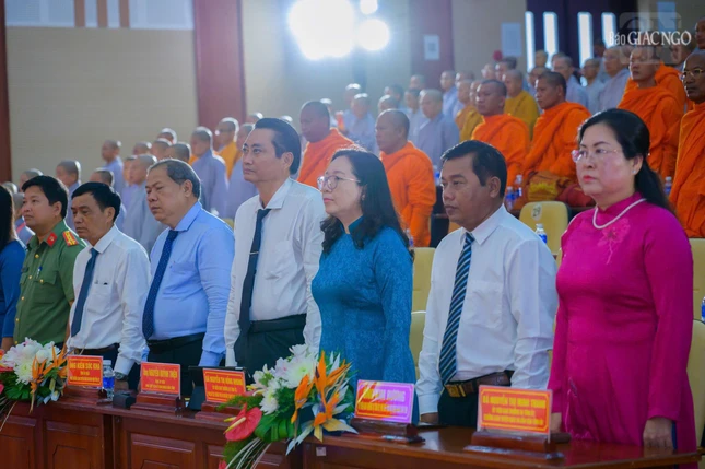 Lãnh đạo chính quyền tỉnh Vĩnh Long hiện diện tham dự buổi lễ