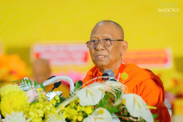 Hòa thượng Thạch Sok Xane tuyên đọc Diễn văn khai mạc Hòa thượng Thạch Sok Xane tuyên đọc Diễn văn khai mạc