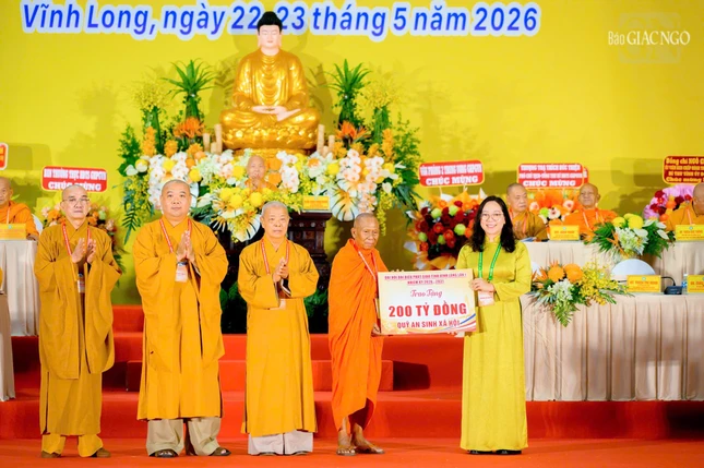 Ban Trị sự GHPGVN tỉnh Vĩnh Long trao bảng tượng trưng hỗ trợ Quỹ An sinh xã hội của tỉnh Ban Trị sự GHPGVN tỉnh Vĩnh Long trao bảng tượng trưng hỗ trợ Quỹ An sinh xã hội của tỉnh