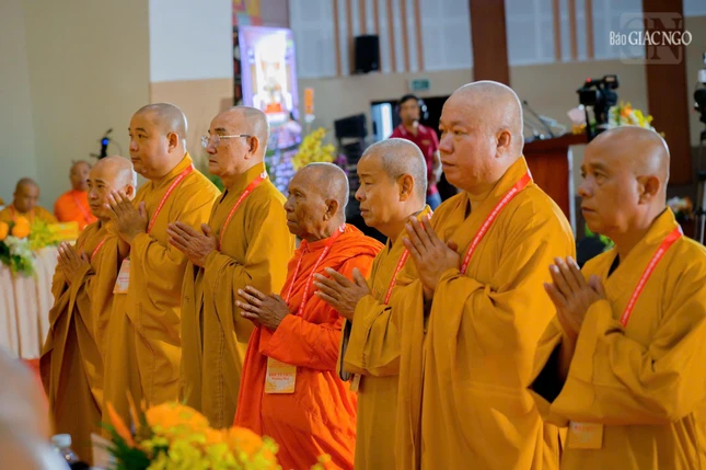 Đại hội kết thúc trong tinh thần đoàn kết, hòa hợp mở ra một nhiệm kỳ nhiều khởi sắc để phát triển Phật giáo tỉnh Vĩnh Long Đại hội kết thúc trong tinh thần đoàn kết, hòa hợp mở ra một nhiệm kỳ nhiều khởi sắc để phát triển Phật giáo tỉnh Vĩnh Long