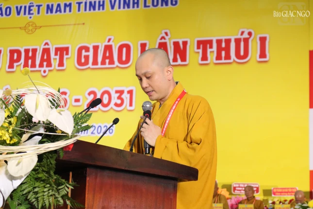 Đại đức Thích Minh Tuấn thay mặt Ban Thư ký Đại hội trình Nghị quyết Đại hội Đại đức Thích Minh Tuấn thay mặt Ban Thư ký Đại hội trình Nghị quyết Đại hội