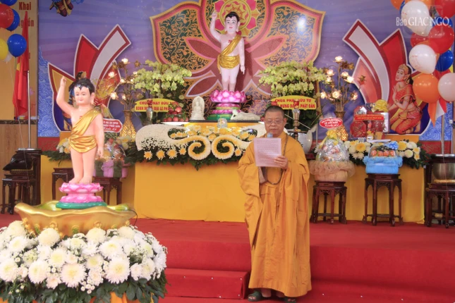 Thượng tọa Thích Minh Thanh tuyên đọc Thông điệp Phật đản của Đại lão Hòa thượng Pháp chủ GHPGVN Thượng tọa Thích Minh Thanh tuyên đọc Thông điệp Phật đản của Đại lão Hòa thượng Pháp chủ GHPGVN