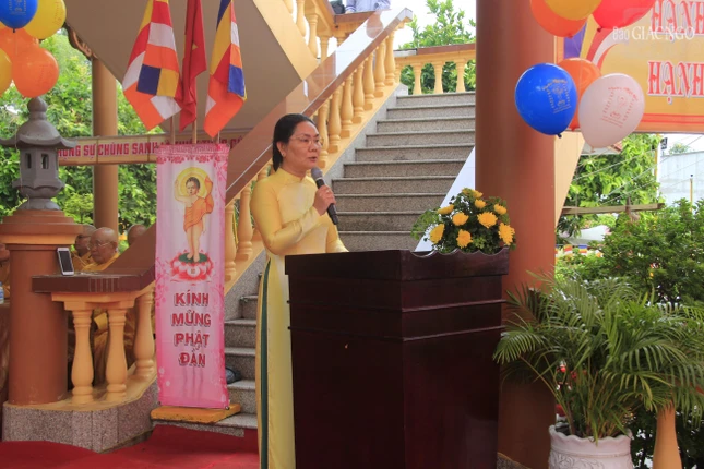 Bà Phan Thị Phương Loan, đại diện chính quyền sở tại phát biểu Bà Phan Thị Phương Loan, đại diện chính quyền sở tại phát biểu