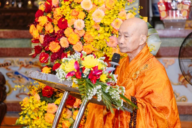 Trưởng lão Hòa thượng Thích Nguyên Quang tuyên đọc Thông điệp Đại lễ Phật đản của Đức Pháp chủ