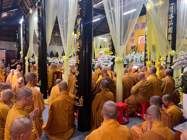 Đông đảo Tăng Ni tham dự lễ truy niệm