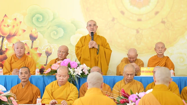 Thượng tọa Thích Lệ Lạc ban đạo từ