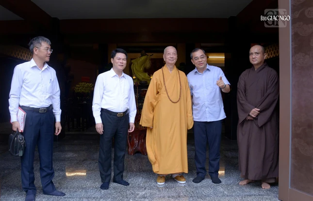 Thiếu tướng Lê Quang Đạo chia sẻ những câu chuyện thân tình với Đức Pháp chủ GHPGVN Thiếu tướng Lê Quang Đạo chia sẻ những câu chuyện thân tình với Đức Pháp chủ GHPGVN