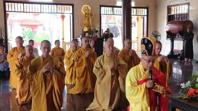 Môn hạ tổ đình Linh Nguyên cử hành nghi thức húy kỵ theo truyền thống Phật giáo Nam bộ
