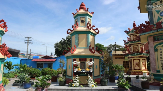 Tam Tôn bảo tháp, nơi tôn trí nhục thân Tổ sư Minh Phương - Chơn Hương