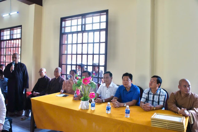 Đại diện chính quyền địa phương tham dự Đại diện chính quyền địa phương tham dự