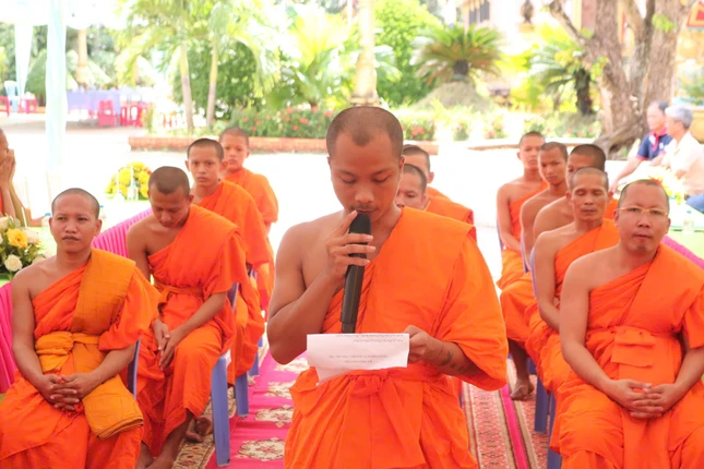 Đại đức Tân trụ trì dâng lời phát nguyện Đại đức Tân trụ trì dâng lời phát nguyện