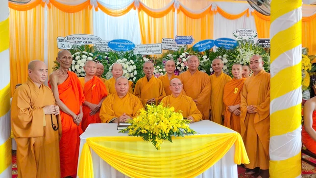 Lưu niệm cùng môn đồ pháp quyến Hòa thượng tân viên tịch, tại chùa Chà Lưu niệm cùng môn đồ pháp quyến Hòa thượng tân viên tịch, tại chùa Chà