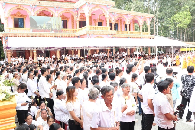 Đồng đảo Phật tử tham dự Đồng đảo Phật tử tham dự