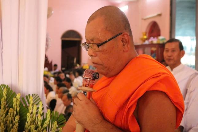 Thượng tọa Nhan Chanh thay mặt môn đồ đệ tử, toàn thể Phật tử dâng lời tưởng niệm Hòa thượng Ân sư Thượng tọa Nhan Chanh thay mặt môn đồ đệ tử, toàn thể Phật tử dâng lời tưởng niệm Hòa thượng Ân sư