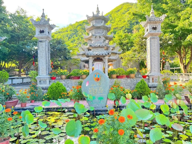 Bảo tháp Trưởng lão Hòa thượng Thích Trí Tâm tại chùa Nghĩa Sơn Bảo tháp Trưởng lão Hòa thượng Thích Trí Tâm tại chùa Nghĩa Sơn