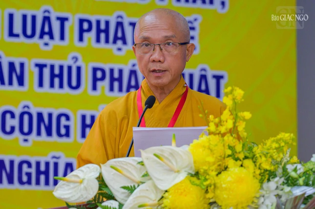 Thượng tọa Thích Nhật Hiếu trình bày tham luận