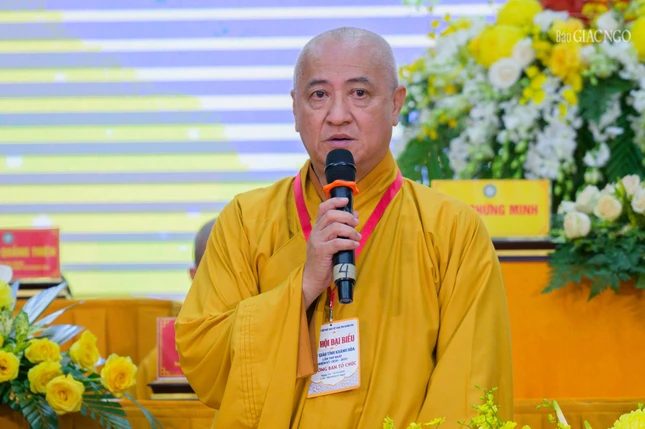 Hòa thượng Thích Huệ Thông phát biểu đúc kết phiên làm việc đầu tiên của Đại hội đại biểu Phật giáo tỉnh Khánh Hòa