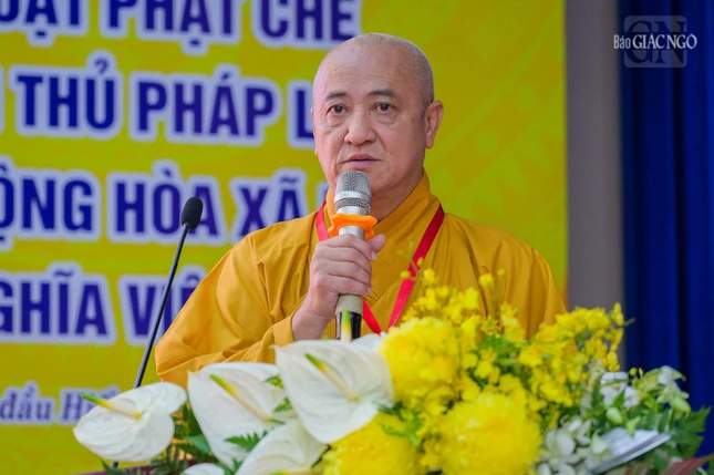 Hòa thượng Thích Huệ Thông đọc diễn văn khai mạc Hòa thượng Thích Huệ Thông đọc diễn văn khai mạc