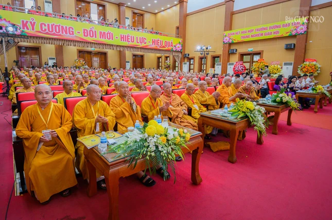 Quang cảnh phiên chính thức đại hội sáng nay, 15-10 Quang cảnh phiên chính thức đại hội sáng nay, 15-10