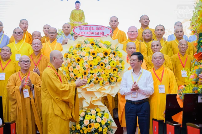 Cục An ninh Nội địa tặng hoa chúc mừng Cục An ninh Nội địa tặng hoa chúc mừng
