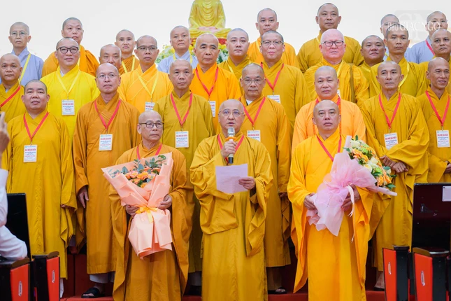 Hòa thượng Thích Huệ Thông, tân Trưởng ban Trị sự GHPGVN tỉnh Khánh Hòa phát biểu nhận nhiệm vụ Hòa thượng Thích Huệ Thông, tân Trưởng ban Trị sự GHPGVN tỉnh Khánh Hòa phát biểu nhận nhiệm vụ