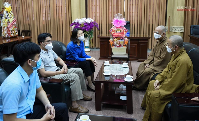 Phòng An ninh nội địa - Công an TP.HCM thăm, chúc tết chư tôn đức Học viện PGVN tại TP.HCM