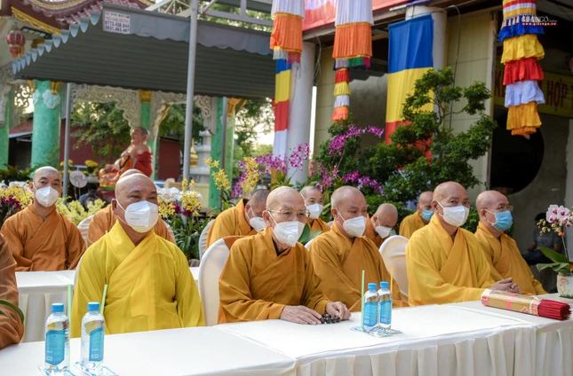 Chư tôn đức tham dự đại lễ cầu siêu