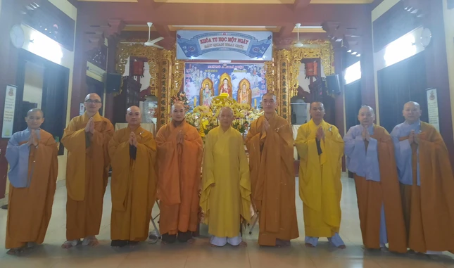 Ban Trị sự GHPGVN quận 7 khánh tuế Hòa thượng Thích Giải Thắng (chùa Bửu Quang) - Ảnh: Tắc Thiện